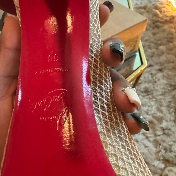 Christian Louboutin Very Rete Gold
Tan Mesh Peep Toe Pump size 38 - Picture 2 of 8